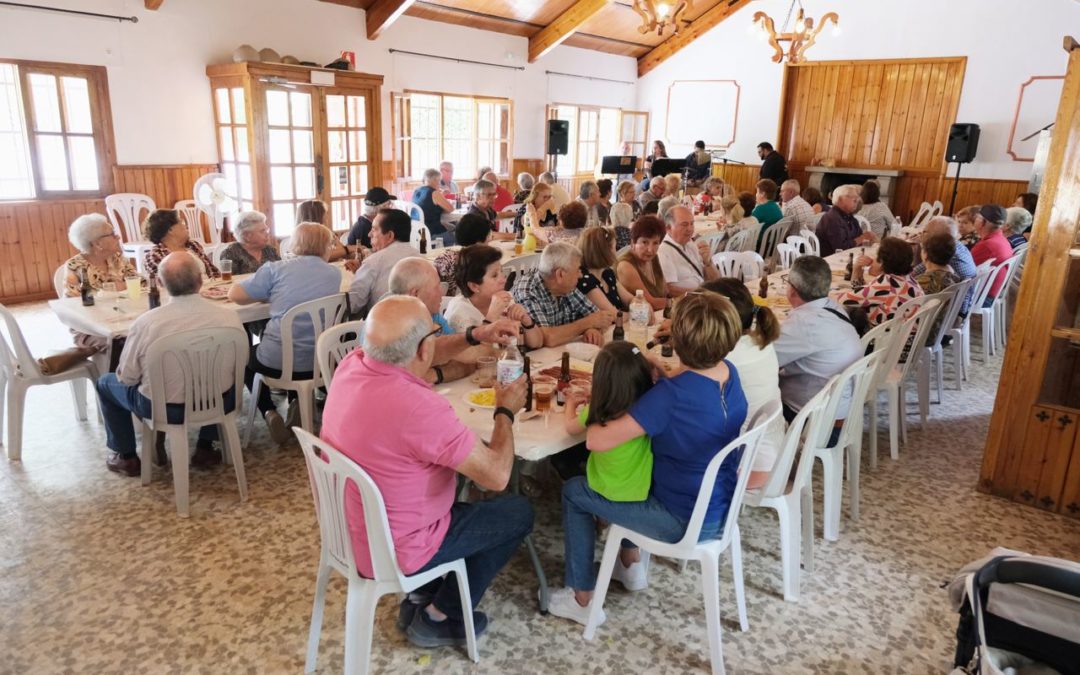 Carcabuey clausura la IV Semana de las Personas Mayores con un almuerzo popular